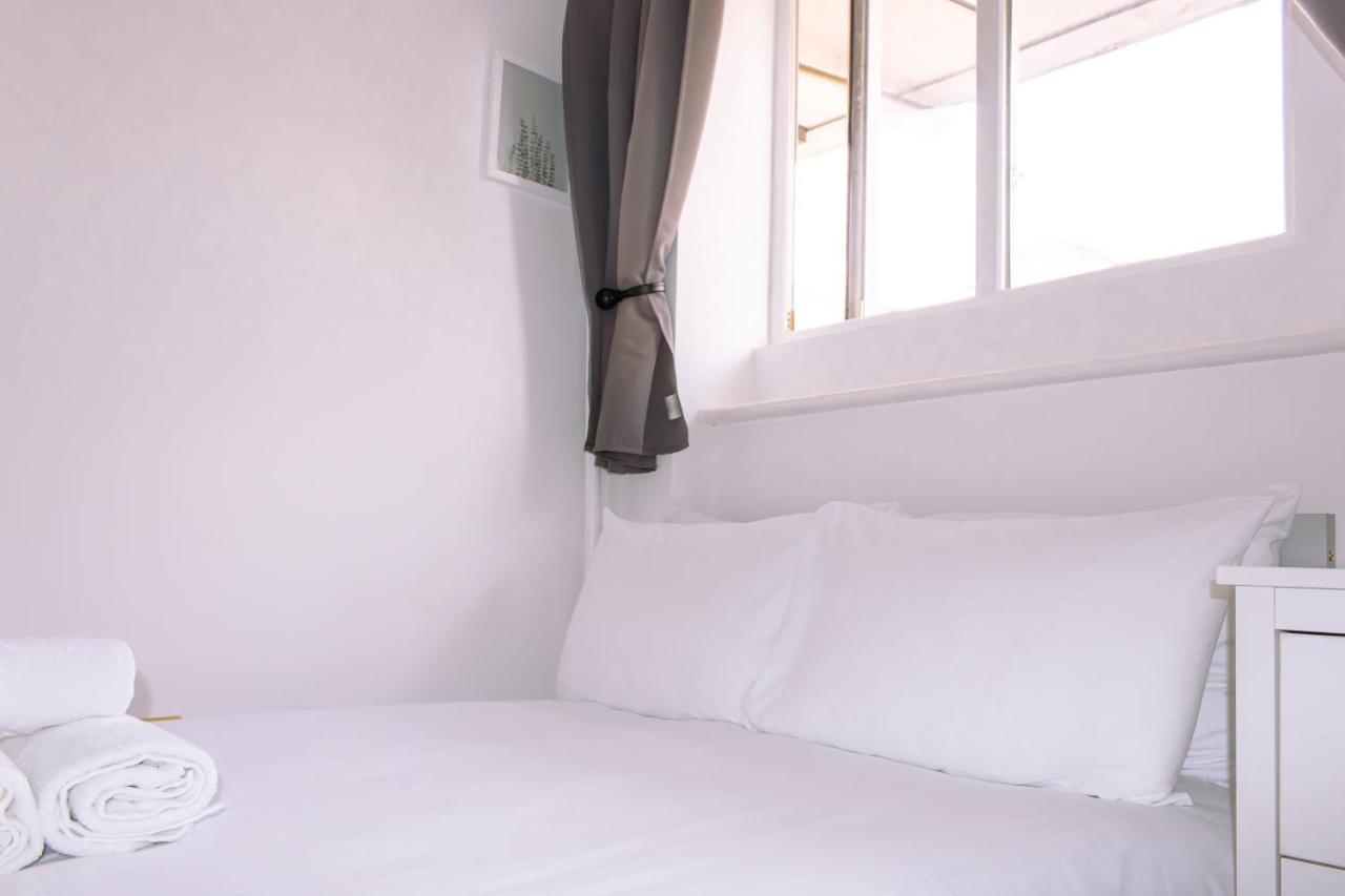 Nice 4 Bedroom Apartment Near City Centre 2-Min Walk To Metro !! Business & Family Friendly!! London Eksteriør bilde