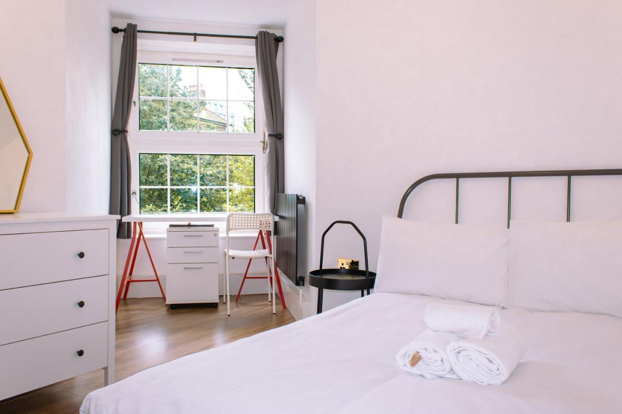 Nice 4 Bedroom Apartment Near City Centre 2-Min Walk To Metro !! Business & Family Friendly!! London Eksteriør bilde