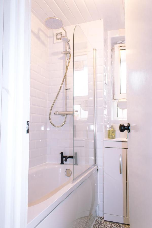 Nice 4 Bedroom Apartment Near City Centre 2-Min Walk To Metro !! Business & Family Friendly!! London Eksteriør bilde