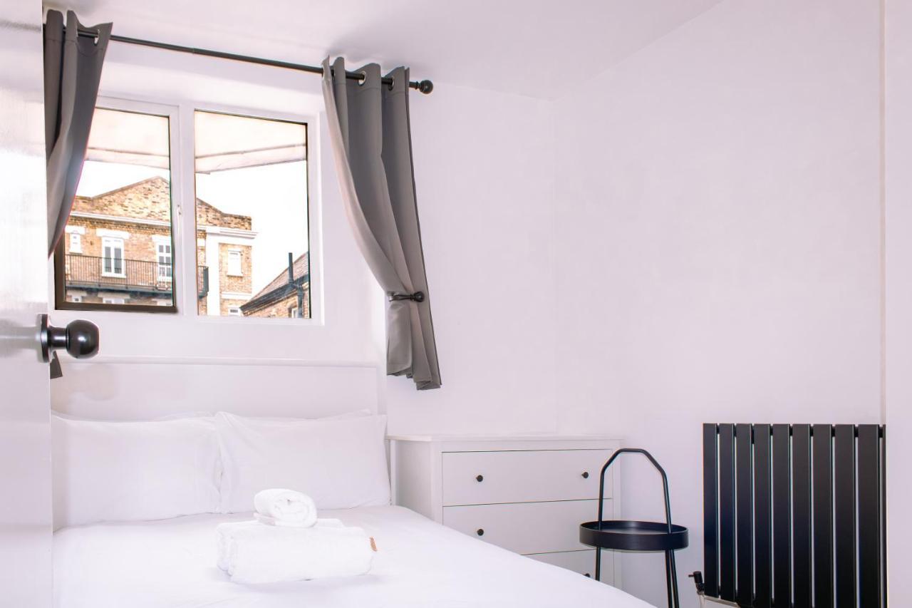 Nice 4 Bedroom Apartment Near City Centre 2-Min Walk To Metro !! Business & Family Friendly!! London Eksteriør bilde